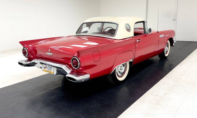 1957 Ford Thunderbird