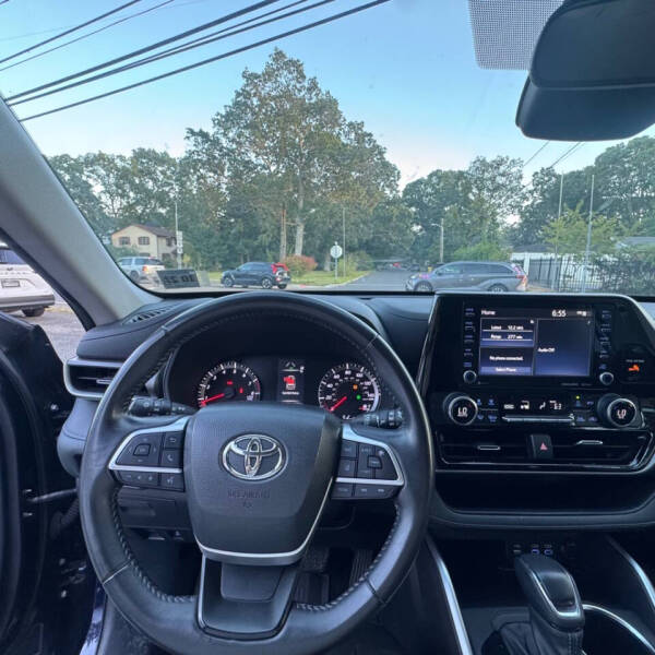 2022 Toyota Highlander LE