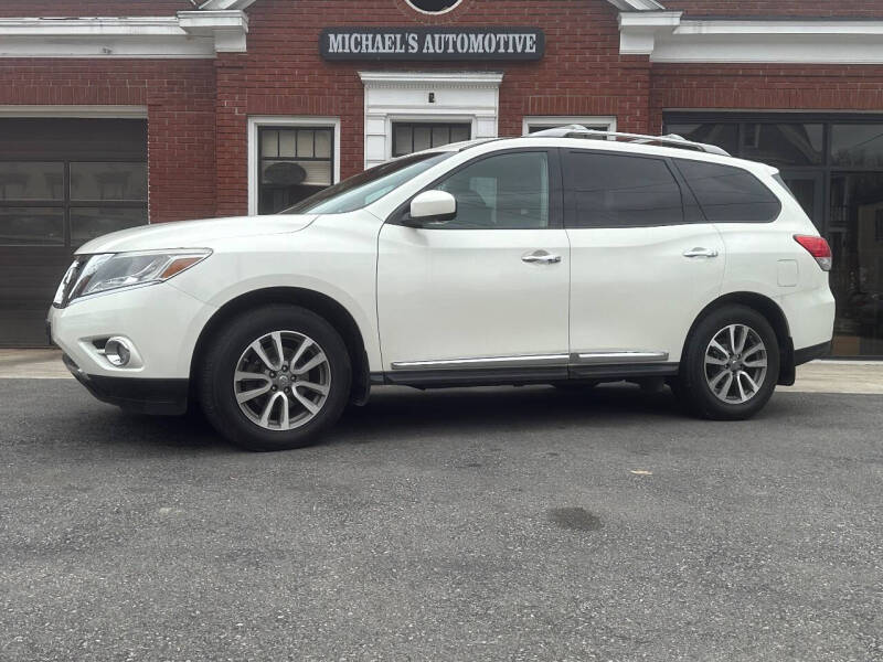 2016 Nissan Pathfinder SL's photo