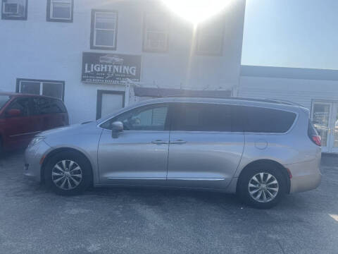 2017 Chrysler Pacifica Touring-L
