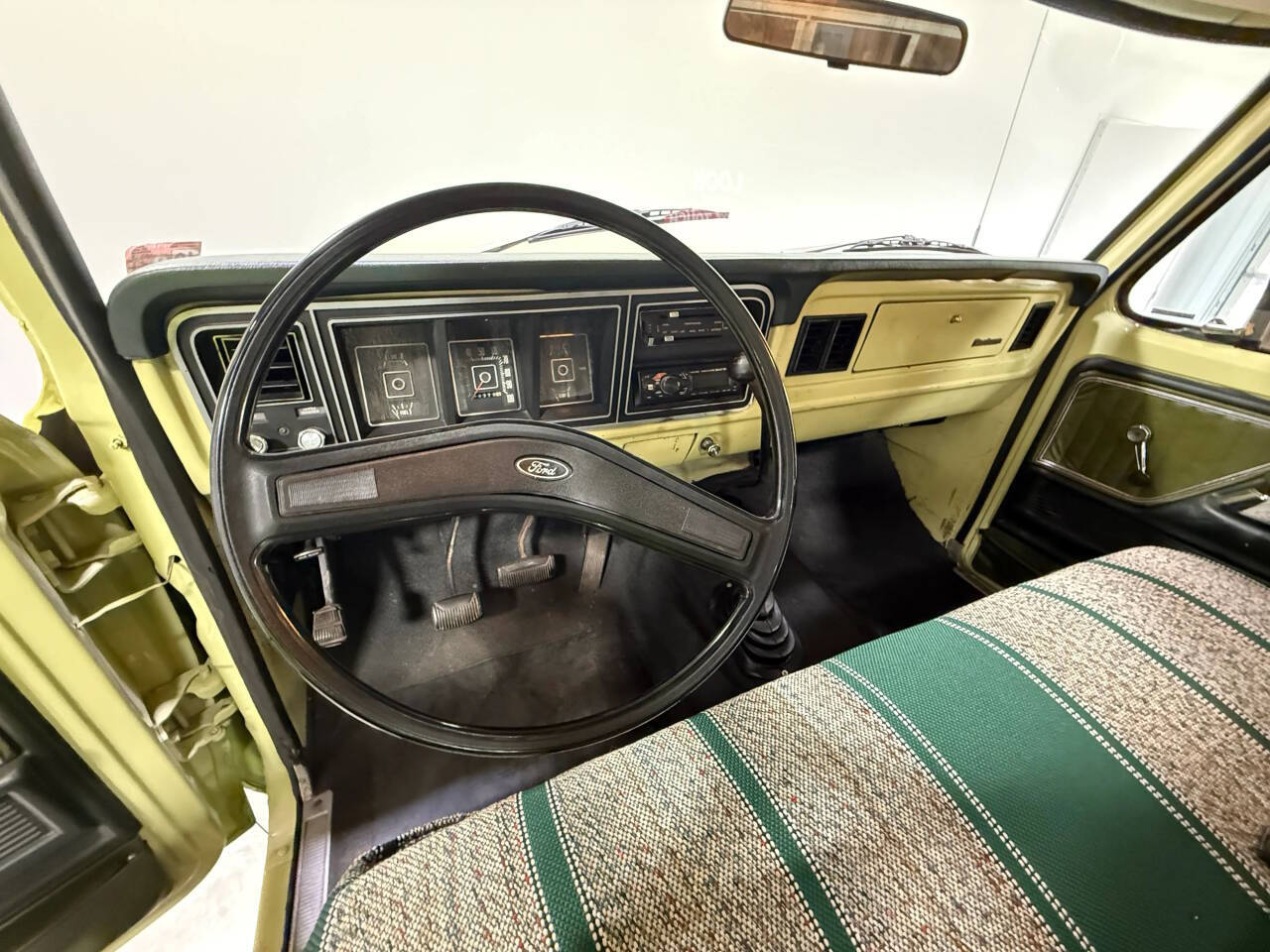 1976 Ford F-250 24