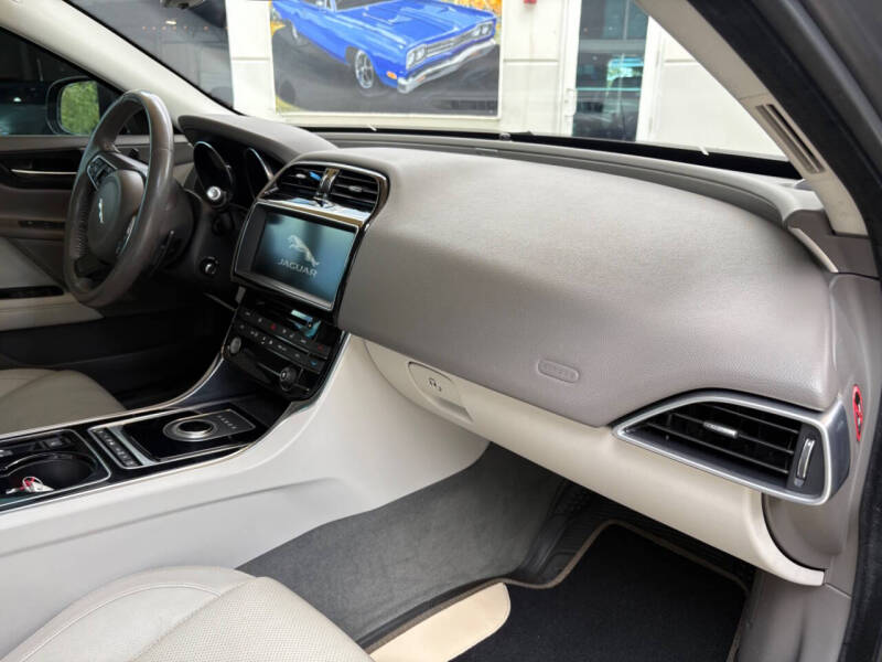 2017 Jaguar XE 25t Prestige