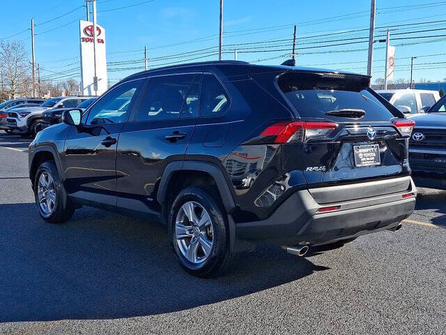 2022 Toyota RAV4 Hybrid XLE