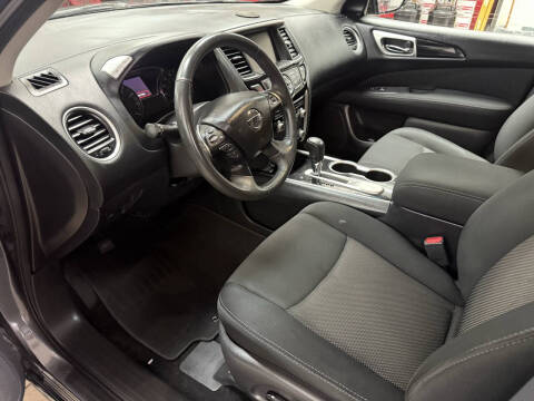 2017 Nissan Pathfinder SV