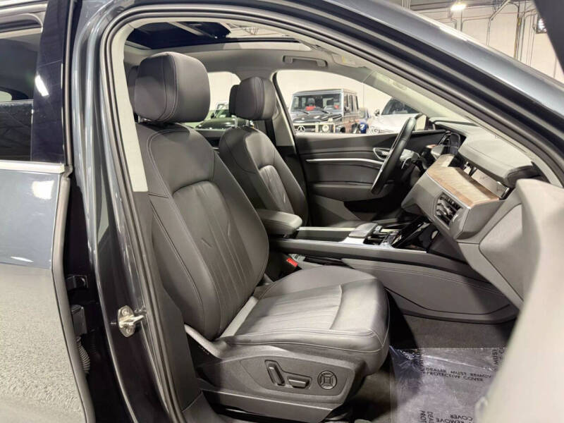 2019 Audi e-tron quattro Premium Plus