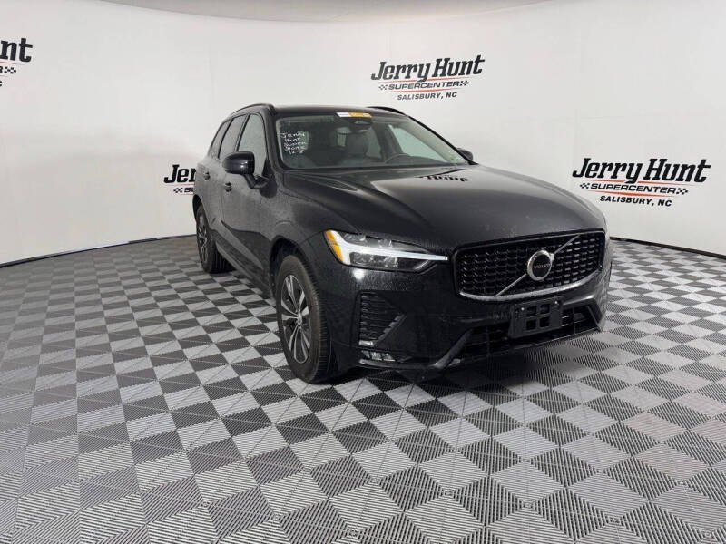 2024 Volvo XC60 B5 Core Dark Theme