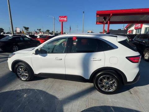 2020 Ford Escape SE