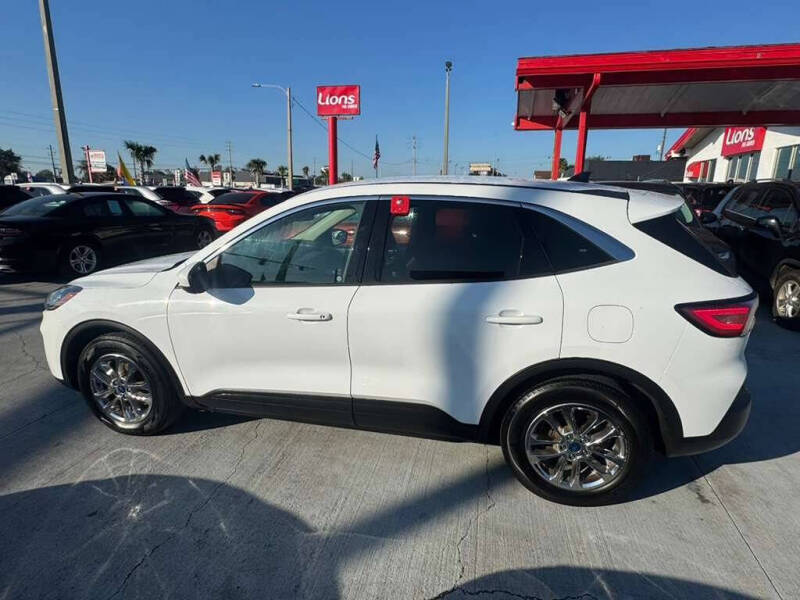 2020 Ford Escape SE