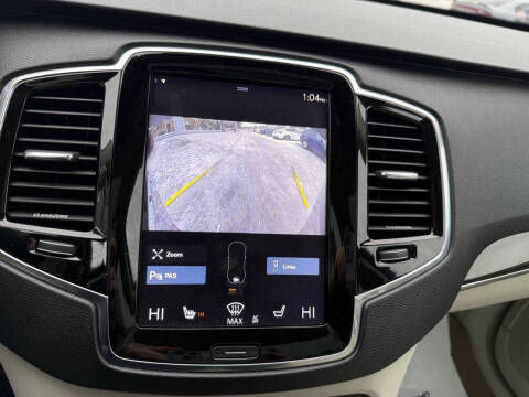 2016 Volvo XC90 T6 Momentum