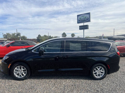 2022 Chrysler Voyager LX