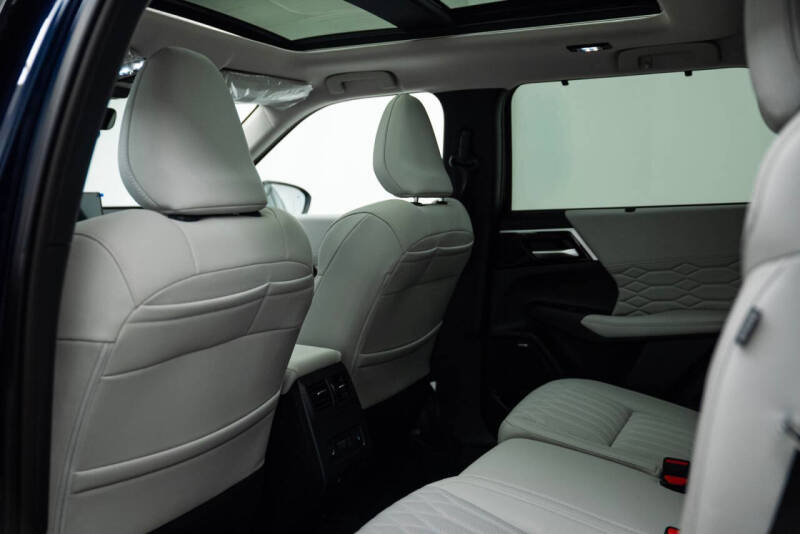 2025 Mitsubishi Outlander PHEV SEL