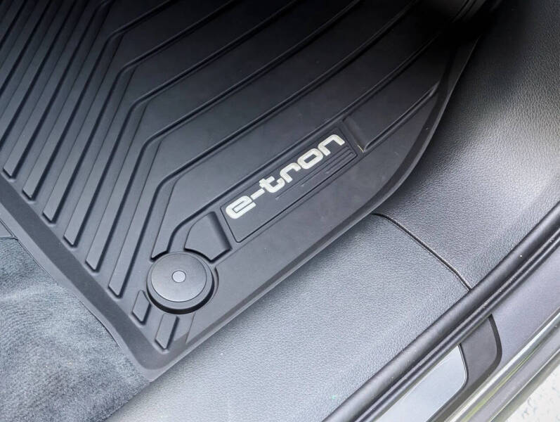 2021 Audi e-tron quattro Premium