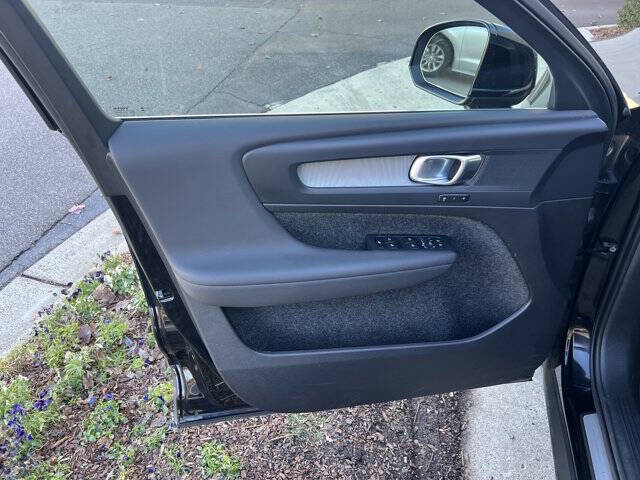 2025 Volvo XC40 B5 Core Bright Theme