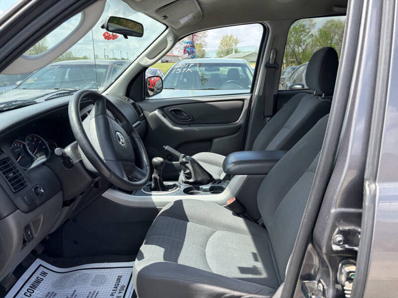 2005 Mazda Tribute i