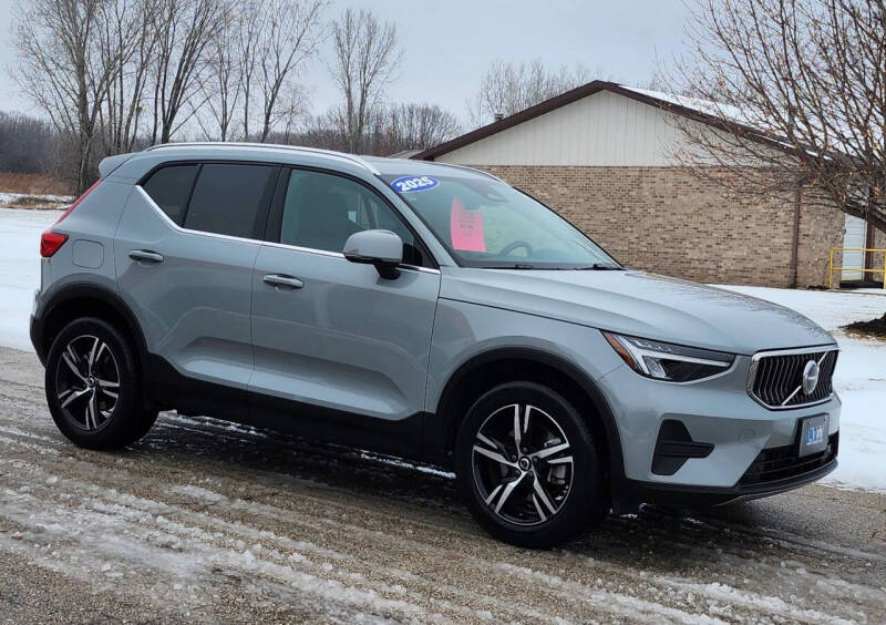2025 Volvo XC40 B5 Core Bright Theme