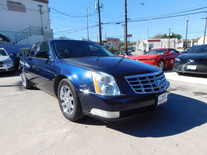 2009 Cadillac DTS 1SA's photo
