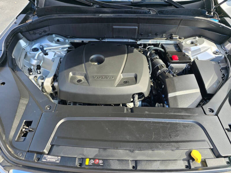 2019 Volvo XC90 T6 Momentum