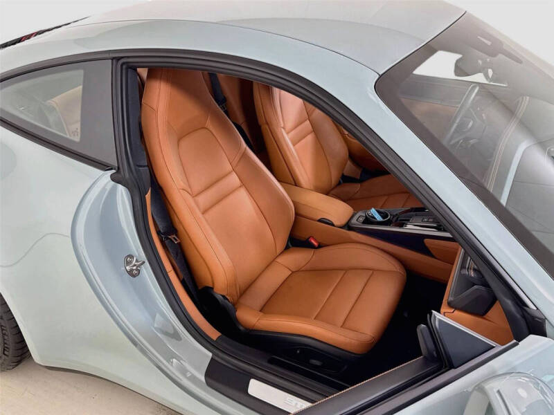 2025 Porsche 911 Carrera