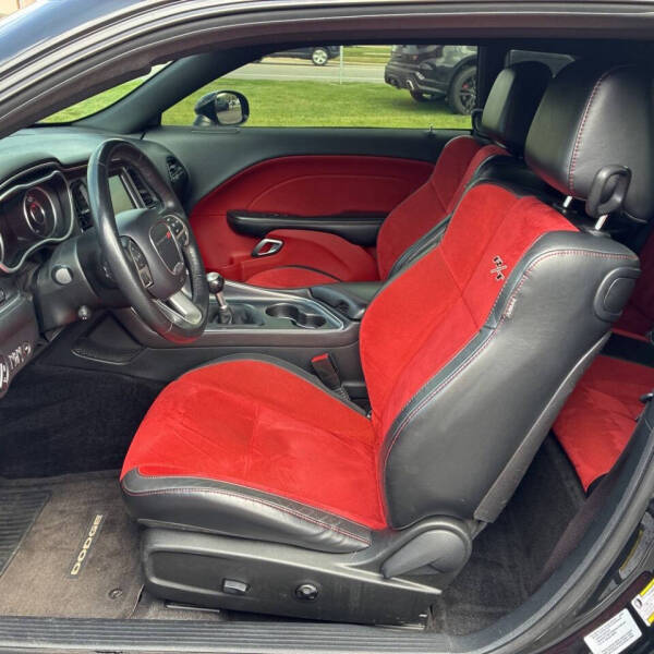 2015 Dodge Challenger R/T Scat Pack Shaker