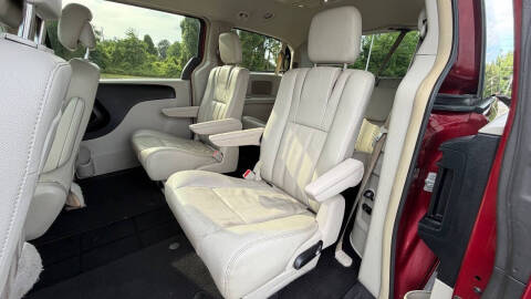 2016 Chrysler Town and Country LX