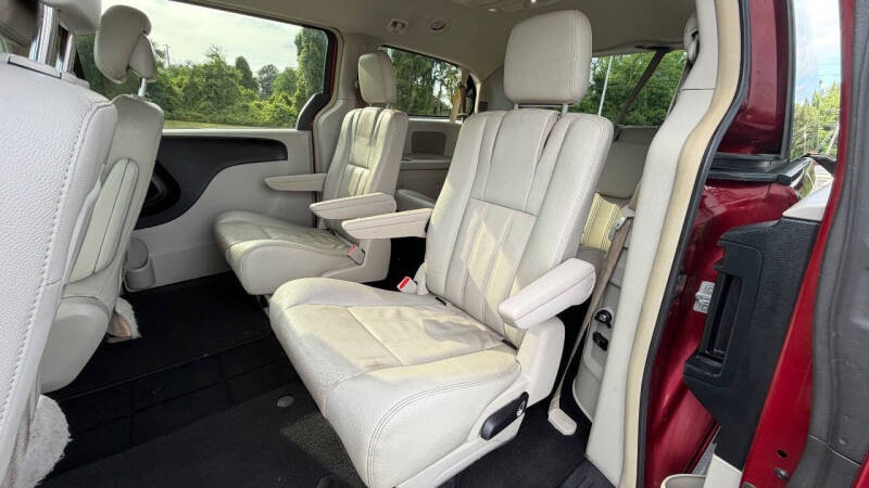 2016 Chrysler Town and Country LX
