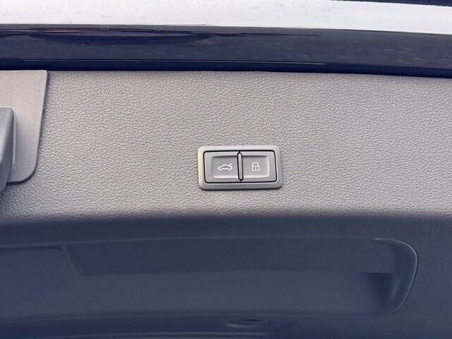 2024 Audi Q8 e-tron quattro Premium Plus