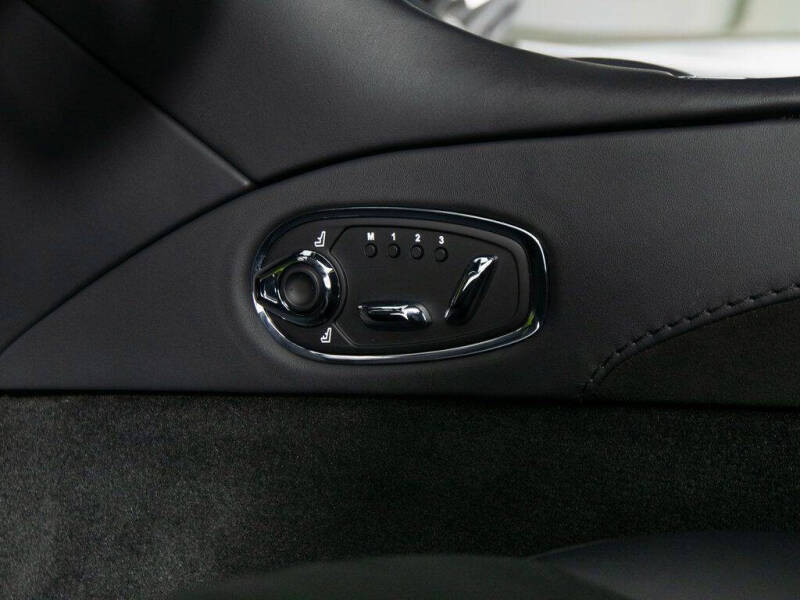 2022 Aston Martin DBS Superleggera