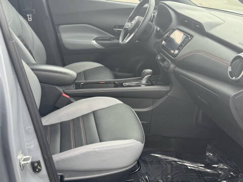 2023 Nissan Kicks SR