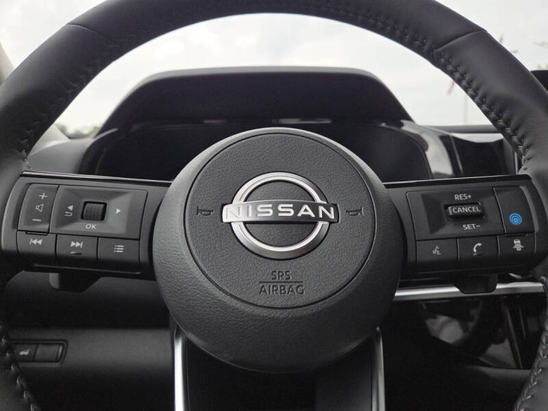 2025 Nissan Pathfinder SL