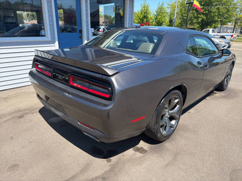 2015 Dodge Challenger SXT