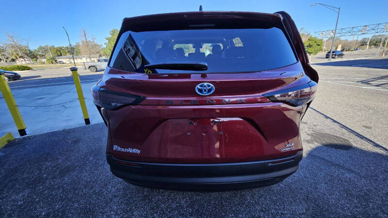 2024 Toyota Sienna XLE 7-Passenger