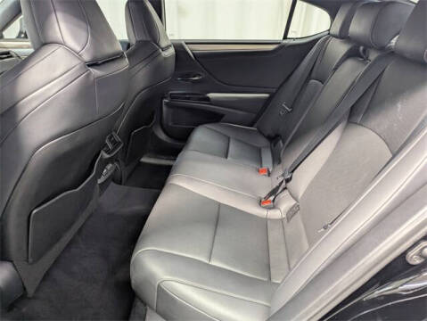 2023 Lexus ES 350 F SPORT Handling