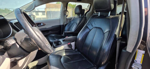 2017 Chrysler Pacifica Touring-L Plus