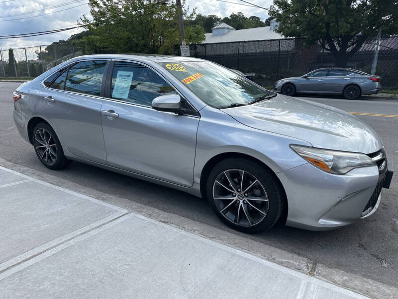 2015 Toyota Camry XSE's photo