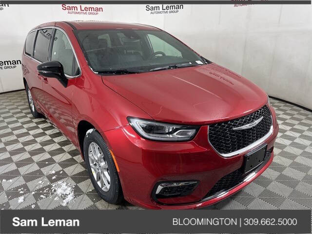 2025 Chrysler Pacifica for sale at Sam Leman CDJR Bloomington in Bloomington IL