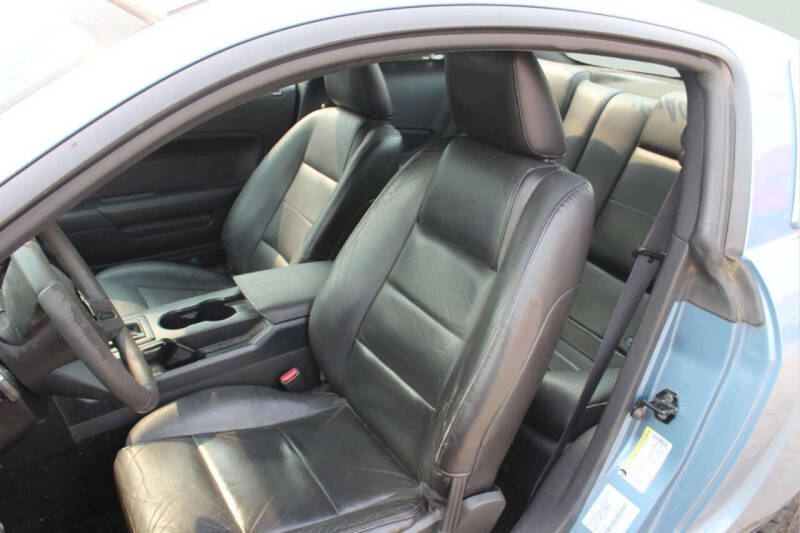 2005 Ford Mustang V6 Deluxe