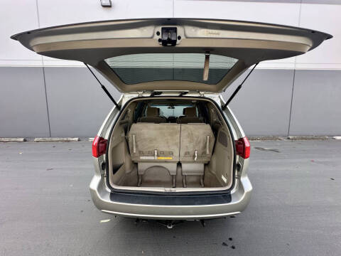 2004 Toyota Sienna CE 7 Passenger