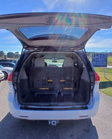 2011 Toyota Sienna LE 7-Passenger