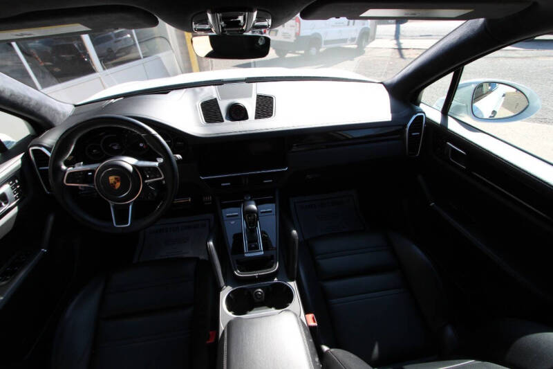 2021 Porsche Cayenne GTS photo 42