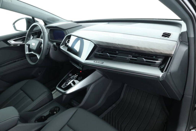 2025 Audi Q4 e-tron quattro Premium 55