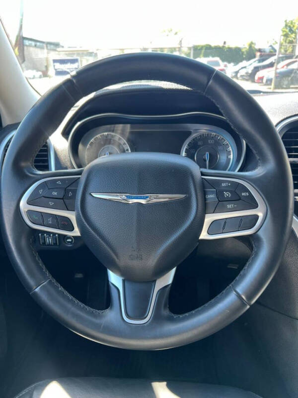 2017 Chrysler 300 Limited