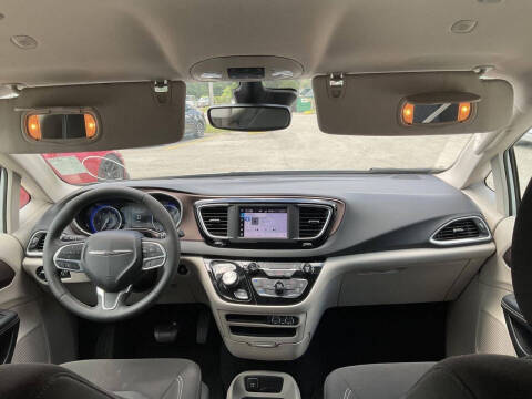 2023 Chrysler Voyager LX