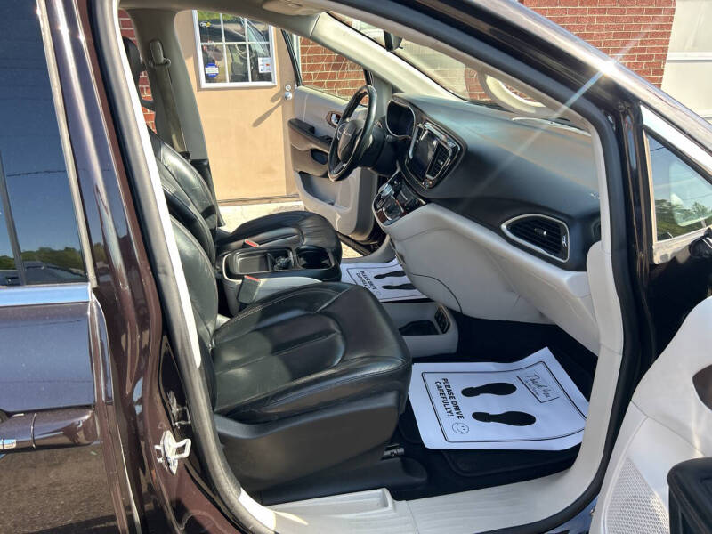 2017 Chrysler Pacifica Touring-L