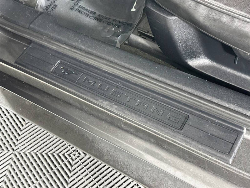 2017 Ford Mustang V6