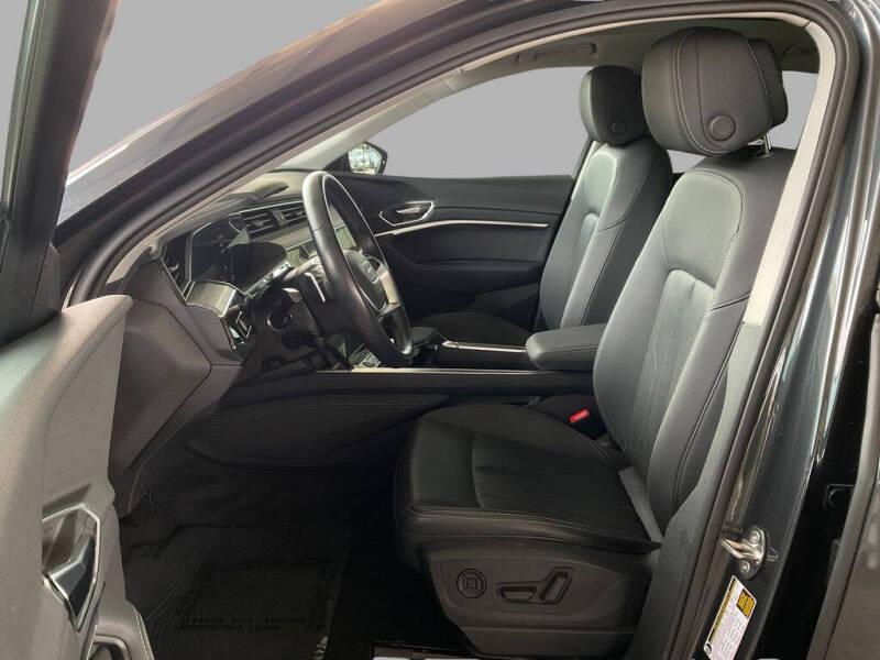 2024 Audi Q8 e-tron quattro Premium Plus