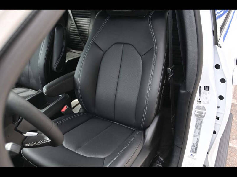 2025 Chrysler Voyager LX