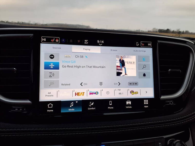 2026 Chrysler Pacifica Select