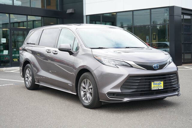 2021 Toyota Sienna LE 8-Passenger