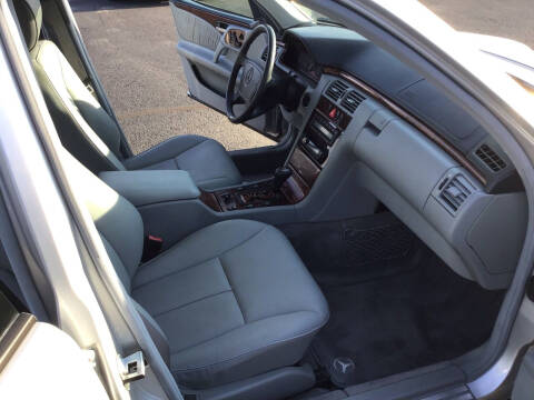 1999 Mercedes-Benz E-Class E 320