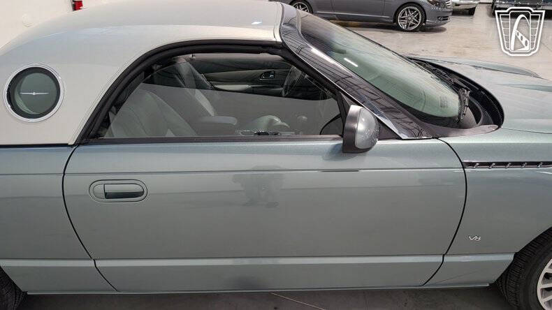 2004 Ford Thunderbird